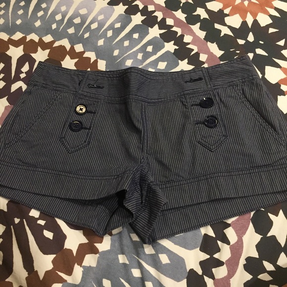 Express pin stripe shorts - Picture 1 of 5